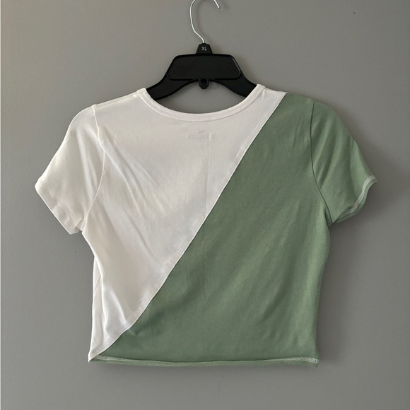 Cropped Split Color Hollister Tee - Picture 3 of 3